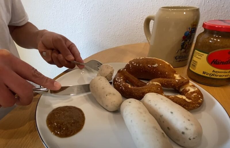 Weisswurst with pretzels and sweet mustard
